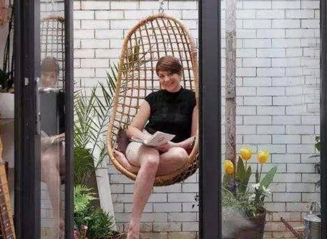 无房女孩低价买下一个公共厕所,花了15万改造成温馨的家,厉害了