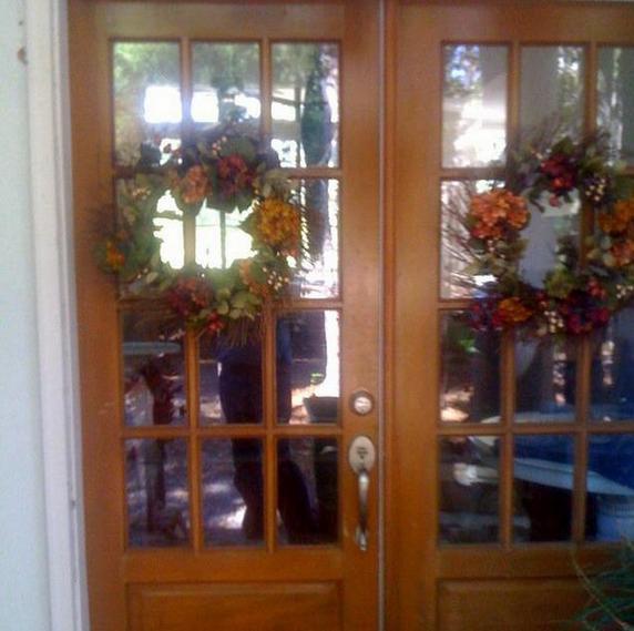 男子发现自家大门有些异常，靠近被藏门上的东西吓了一跳！休闲区蓝鸢梦想 - Www.slyday.coM