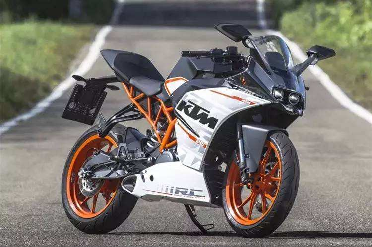 400CC级别，选川崎忍者400还是KTM RC390？