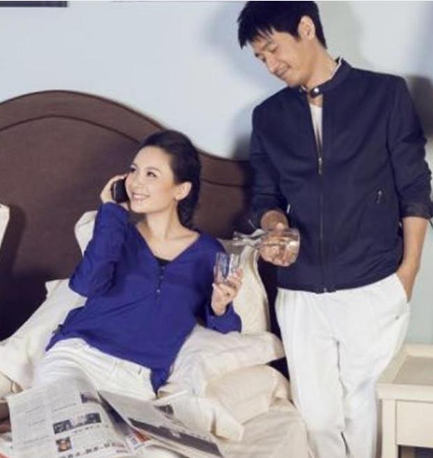 参观郭晓东和程莉莎的家,家里灯光是绿色的,这装修我还是头次见