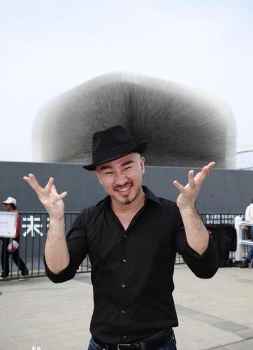 歌手辛龙48岁近照曝光!胡须花白太显龄,曾中奖1.2亿成幸运男星