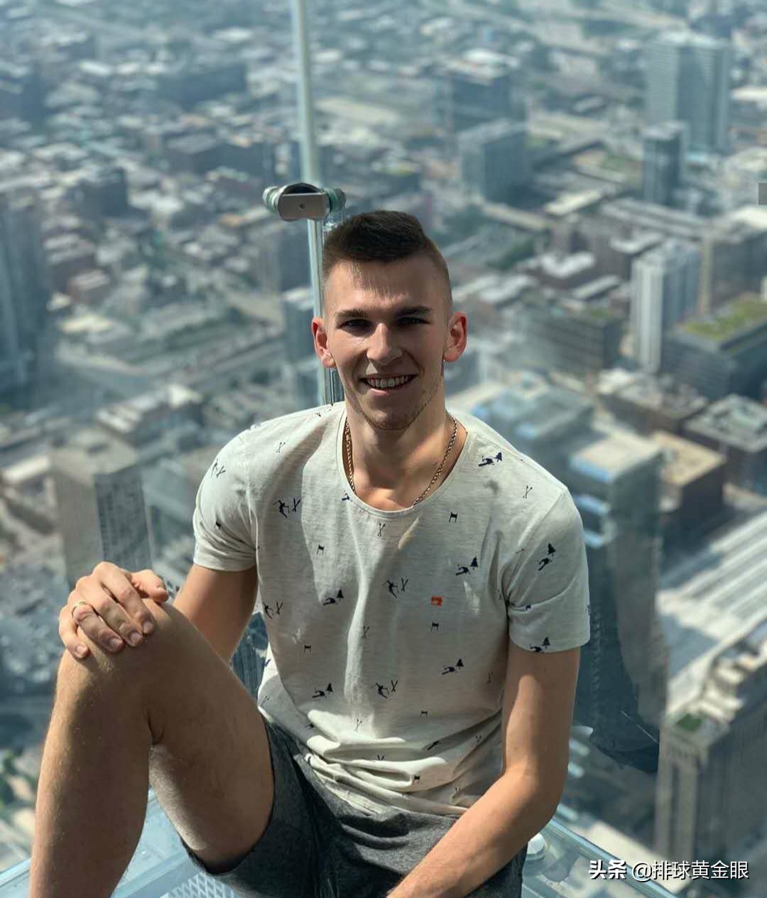 俄罗斯男排95小鲜肉亚科夫列夫,身材颜值满分,获世联赛最佳副攻