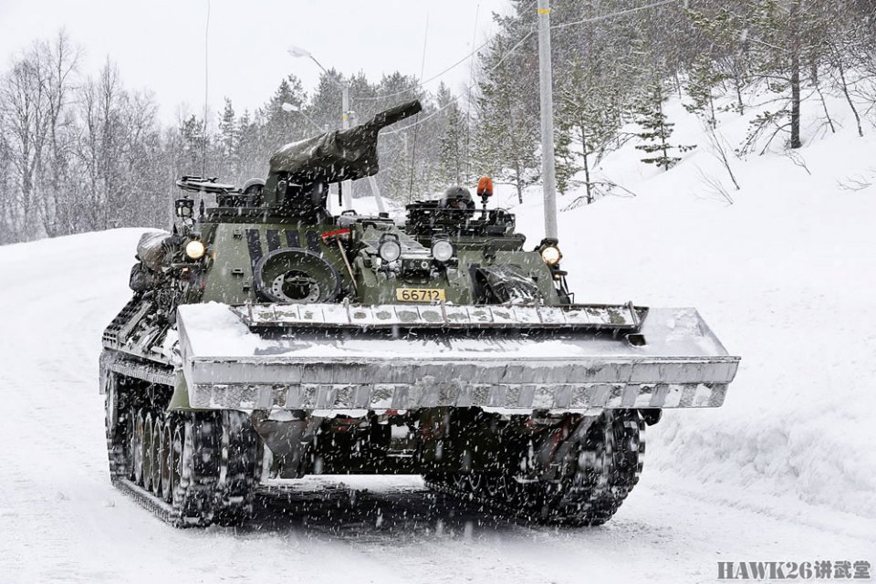 挪威cv9030步兵战车安装遥控武器站宛如多炮塔神教附体