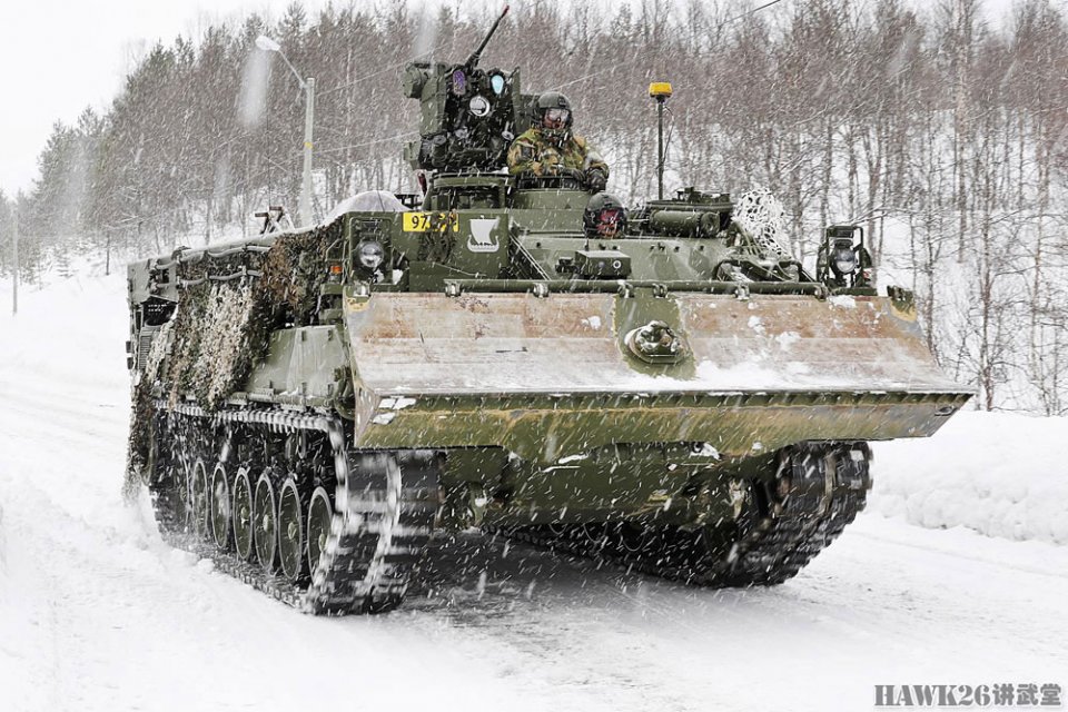挪威cv9030步兵战车安装遥控武器站宛如多炮塔神教附体