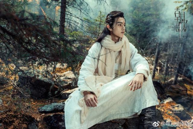 许凯在剧中饰演的是杨戬,不得不说许凯的侧颜真的是让人爱了,在新生代