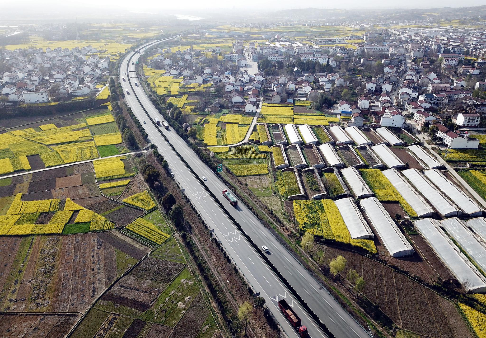 贯通南北的中西部大动脉"活"了 西汉高速迎最大物流高峰