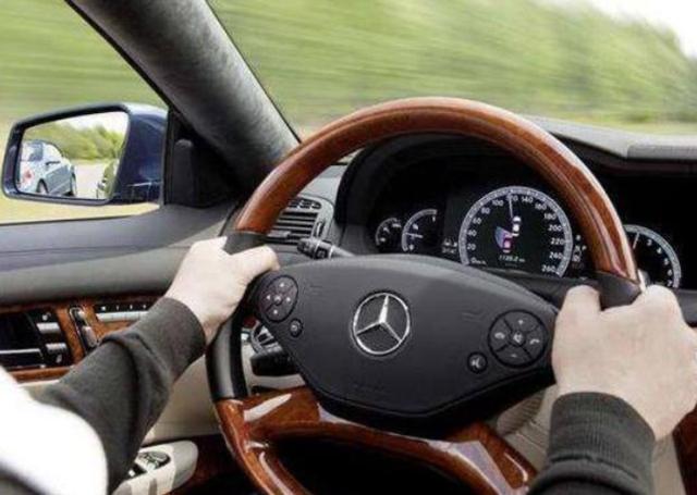 男人开车有这3个特点基本是老司机因为新手不太敢