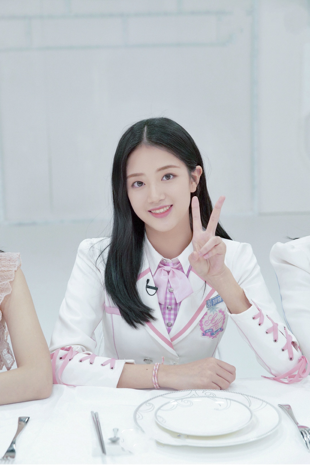 沈莹胡馨尹《青春有你2》开播 人气聚焦未来舞台期待无限