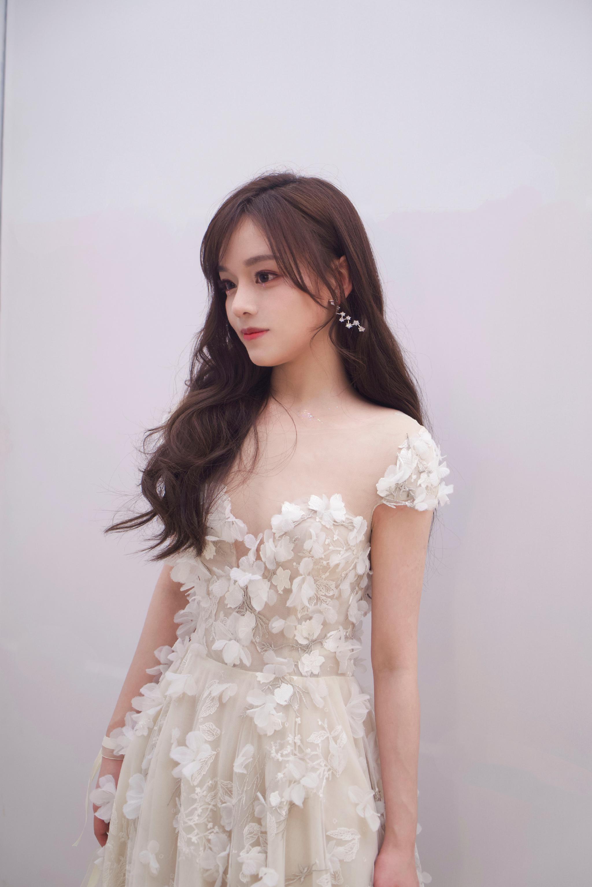 黄霄云演绎我用所有报答爱展超强共情能力坚持音乐磨砺中成长