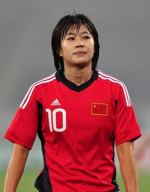 面容姣好的韩端出生于1983年,成名于大连女足.