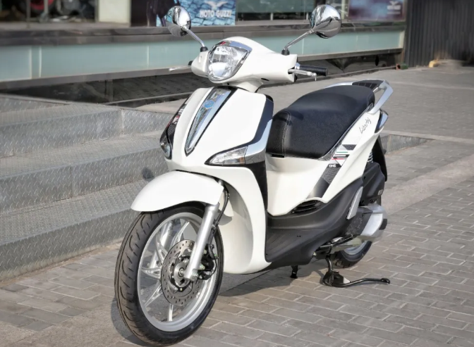 69万,实拍进口比亚乔中型踏板