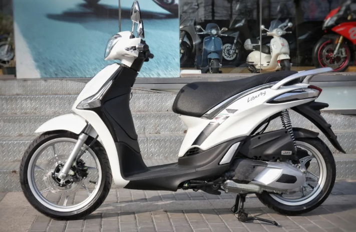 69万,实拍进口比亚乔中型踏板