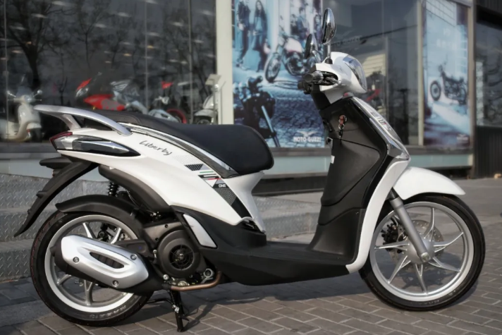 69万,实拍进口比亚乔中型踏板