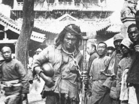 清朝老照片:图一有种丐帮帮主的气势,图五是西洋军官坐在龙椅上|龙椅|丐帮|西洋_新浪新闻