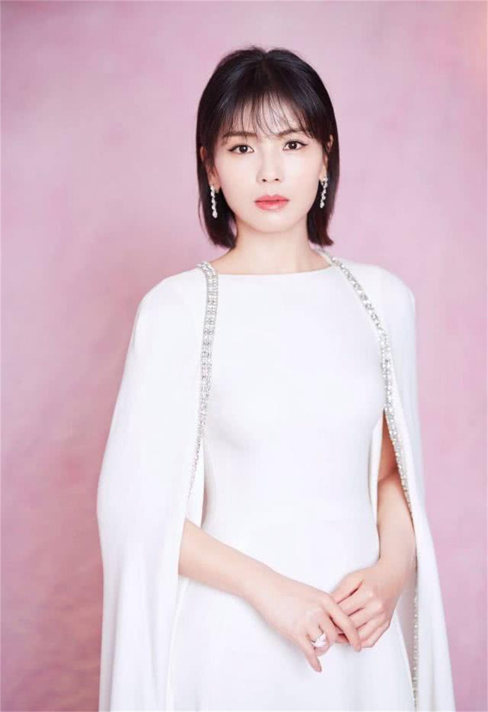 女人过了40岁尽量不要留长发!看刘涛海清"短发发型",时尚优雅