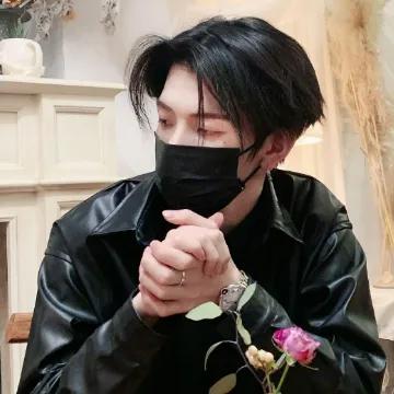 七鹤大人逛街时被偶遇抓拍原镜头下真实身高曝光