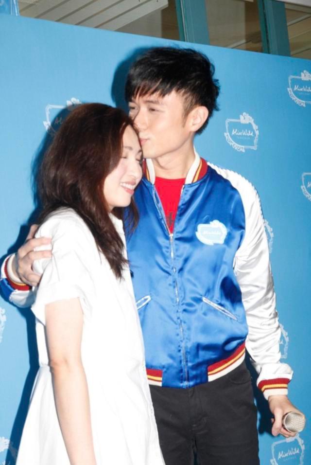 47岁古巨基宣布生子年长4岁妻子助事业成功和周慧敏关系密切