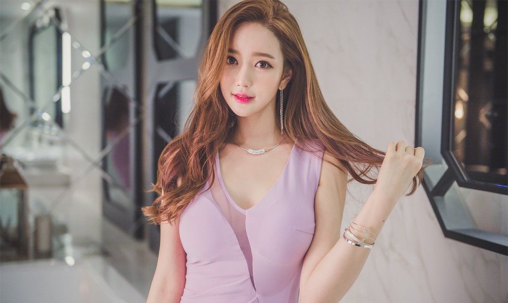 李妍静-丁香紫幽迷透纱优雅礼裙鉴赏