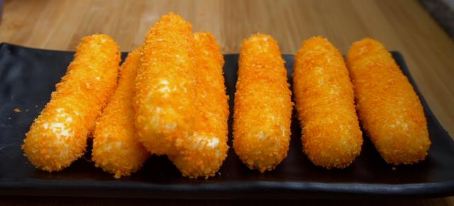 用糯米粉来做好吃的,香甜软糯,还有一层薄薄的脆皮,好吃不黏牙