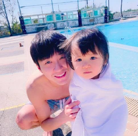 福原爱混血二胎儿子近照曝光穿姐姐衣服超节俭