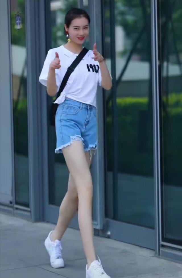 你穿的裤子不显腿长是因为你腿短看过小姐姐的腿后我酸了