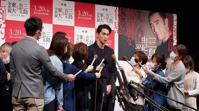 男星回应出轨,被问更喜欢妻子还是小三|东出昌大|渡边|出轨_新浪新闻