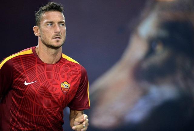 足坛十大最佳10号球星:马拉多纳第一,齐达内第二,梅西上榜