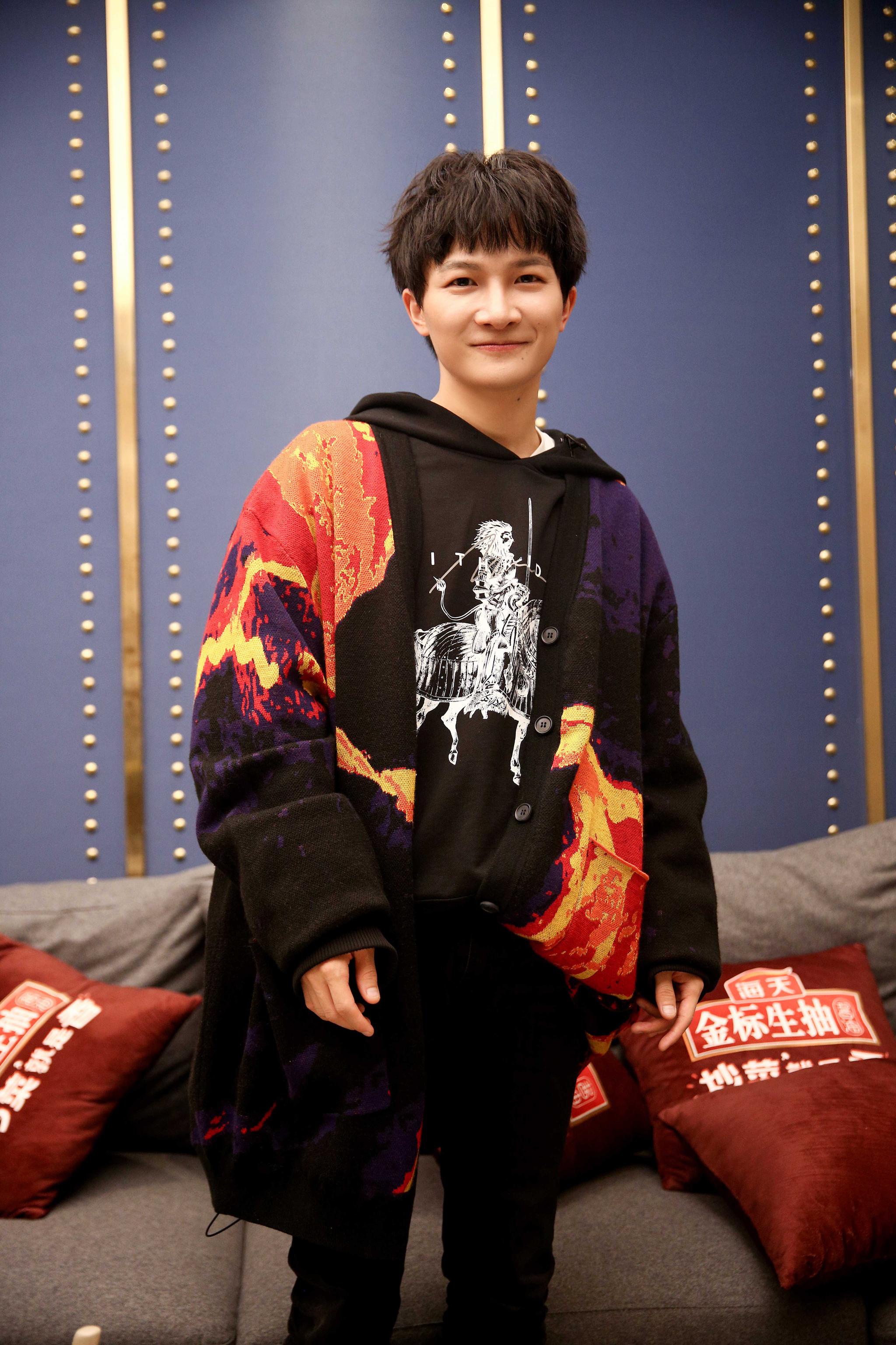 周深中俄美声唱腔歌曲荣获歌手冠军周浅挥斥少年意气活出自我