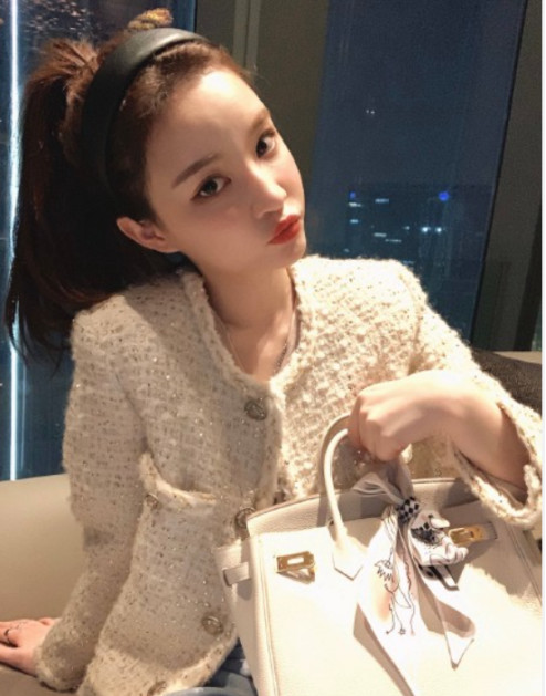 王思聪最美前女友考上湖畔大学,挤进富豪聚集地,她要再傍大款?