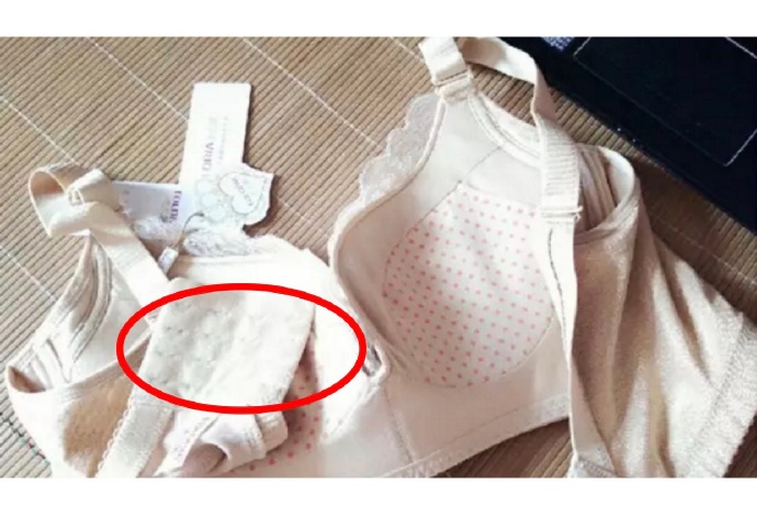 背面绒布一样的东西,可以当做刷子清洗内衣,不仅可以有效的清洁内衣上