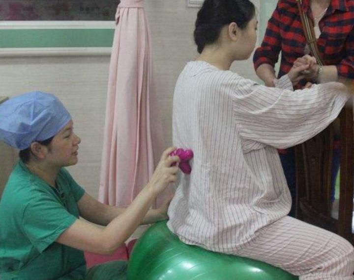 孕妇分娩时这样不仅仅丢脸还十分耽误生产最好避免