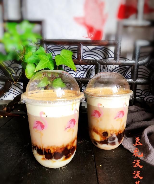 这杯奶茶一口能吃到豆花,豆乳,豆浆,豆粉,豆香浓郁