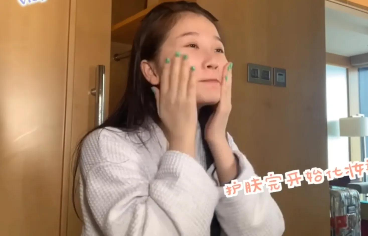 虞书欣演示卸妆过程,当看到她用卸妆水后,被她素颜给惊住了