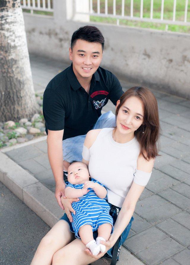 王浩目睹娇妻与男伴贴身热舞,愤然离场险以离婚收场