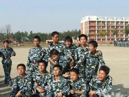 艺人青嫩的照片,朱一龙是个毛小子,翟天临13岁就已经出演电影了|少年