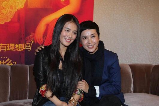 如果我告诉你她是蒋雯丽的亲姐姐,并且是蒋雯丽的经纪人,你就会豁然