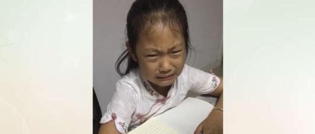 小学生写作业,写一次,妈妈撕一次,孩子崩溃:到底要我怎么样