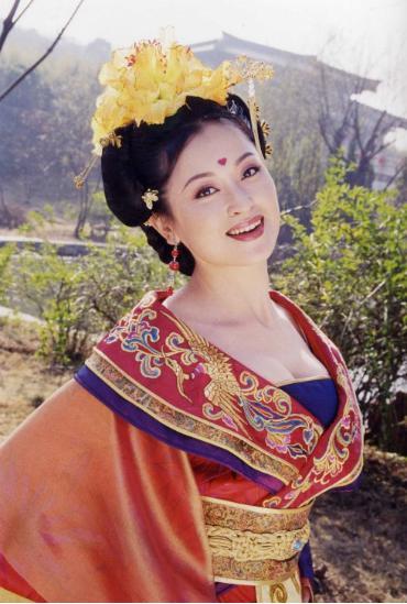 中的苗若兰,差点插足万梓良婚姻,闪嫁富豪也很恩爱|雪山飞狐|王璐瑶