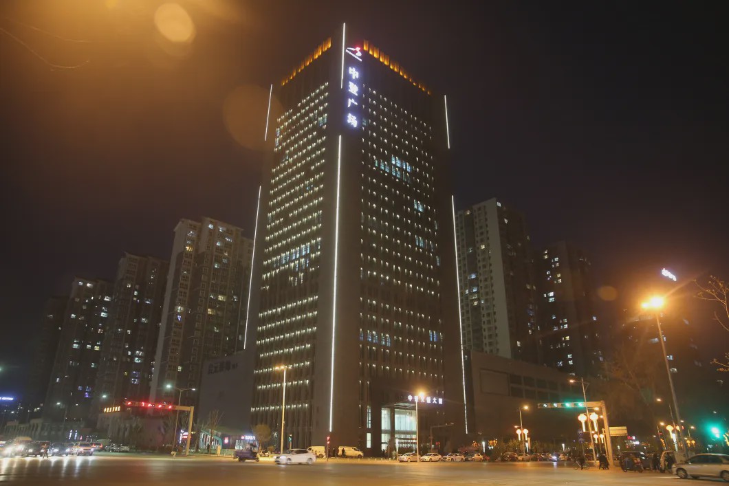 中登集团六座写字楼亮化助力扮靓大西安