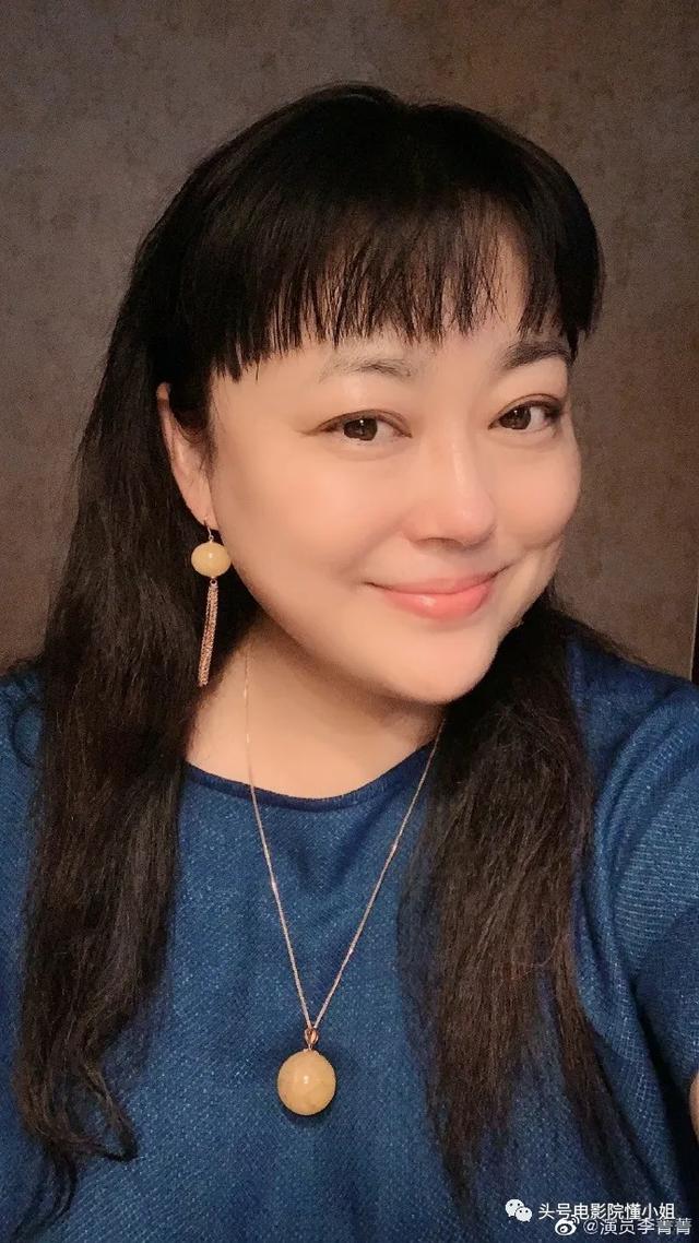 《安家》老油条妻子上线:50岁女星去年息影,家中跳舞劈叉晒女儿