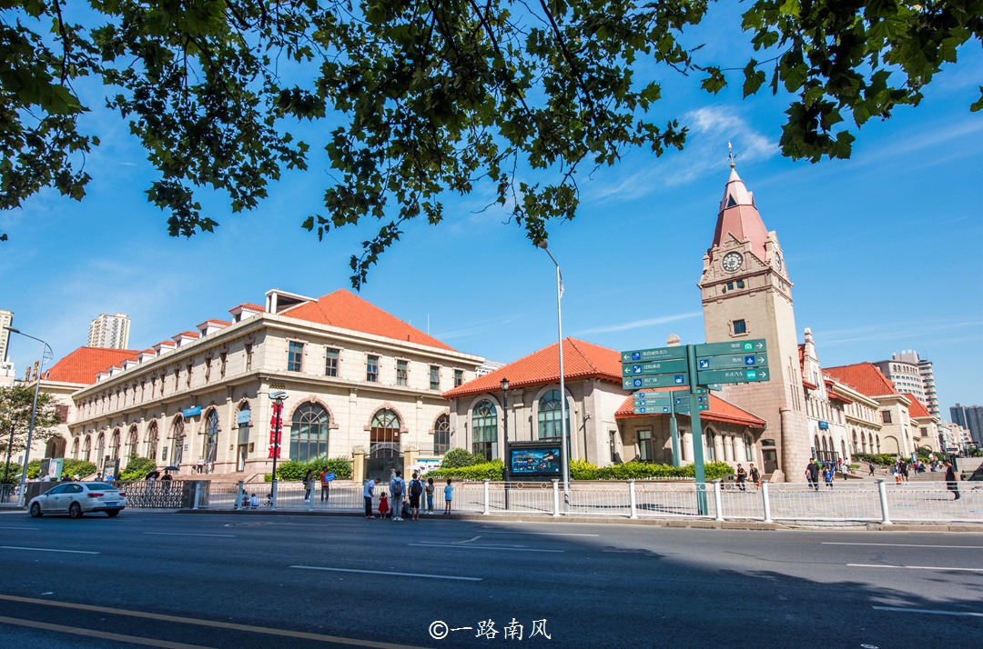 都说上海外滩是"万国建筑博览馆",其实青岛的城市建筑更加多样性,就连