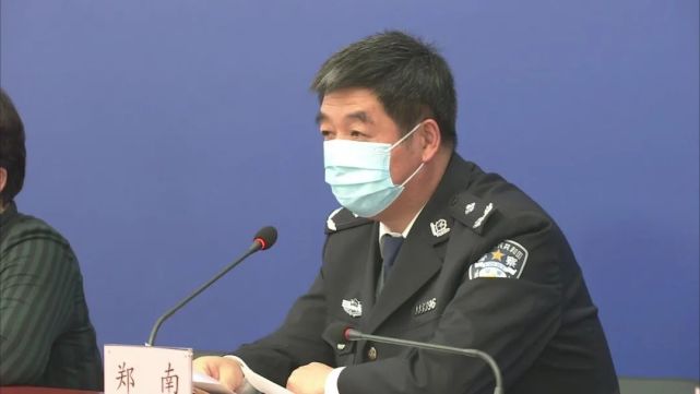 首都机场公安局副局长郑南介绍,三月初已经发现多起代购人员不顾疫情