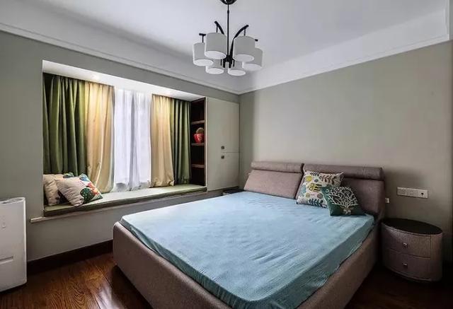 小户型卧室的天花板,适合这 样的设计,简单不压抑