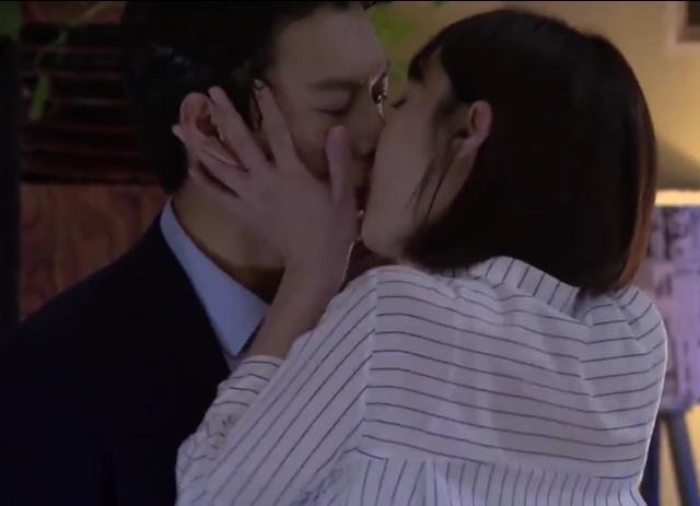 靳东白百何拍吻戏吻到忘我可靳东为啥说以后要远离吻戏