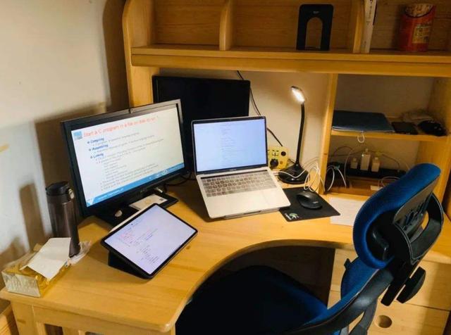 漫漫长假,网课学习,你家孩子都在家里是什么样子?