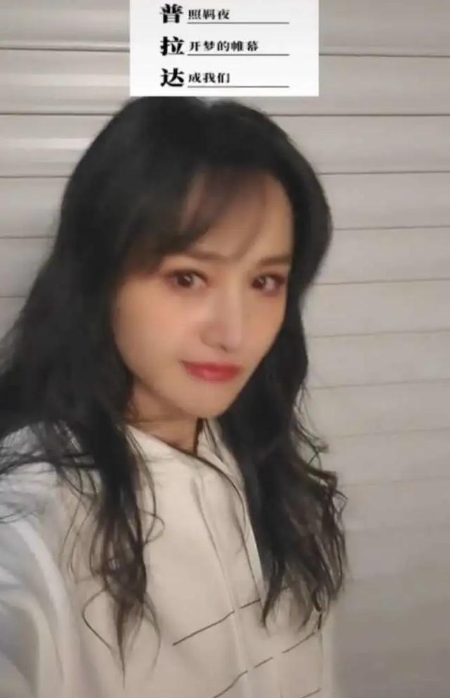 郑爽无滤镜秀真实颜值 噘嘴皱眉表情丰富|郑爽|小仙女|近况_新浪新闻