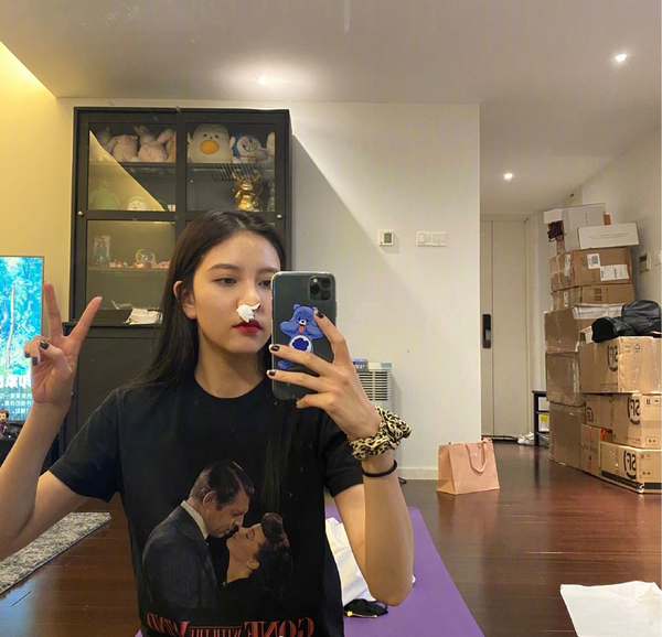 宋妍霏真节俭在家穿475的毛衣裙素颜的真实模样差点认不出