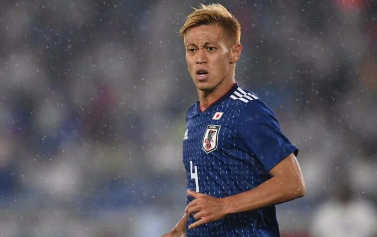 足坛第一人33岁日本巨星遍五大洲超越巴西传奇获赞世界球王