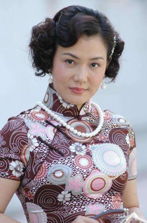 堪称现实版房似锦,46岁险摘子宫,50岁猝死片场,却捐器官救8人