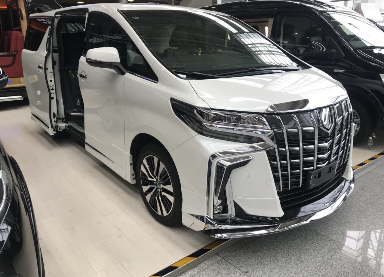 这才是丰田豪车,全系标配四驱409牛米,起步超80万还加价提车